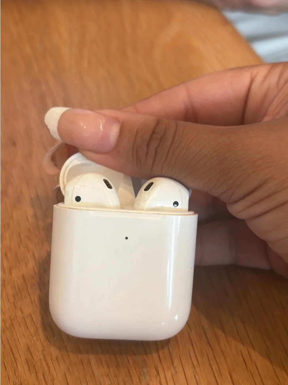 Apple White Wireless Earbuds with Charging Case